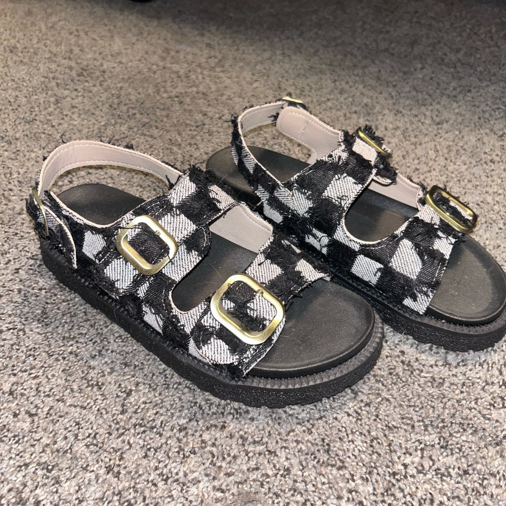 Women’s size 7.5 sandals